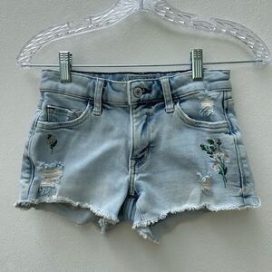 Arizona Jean Co. Women’s Mid-Rise Distressed Denim Shorts 0 Embroidered Floral C